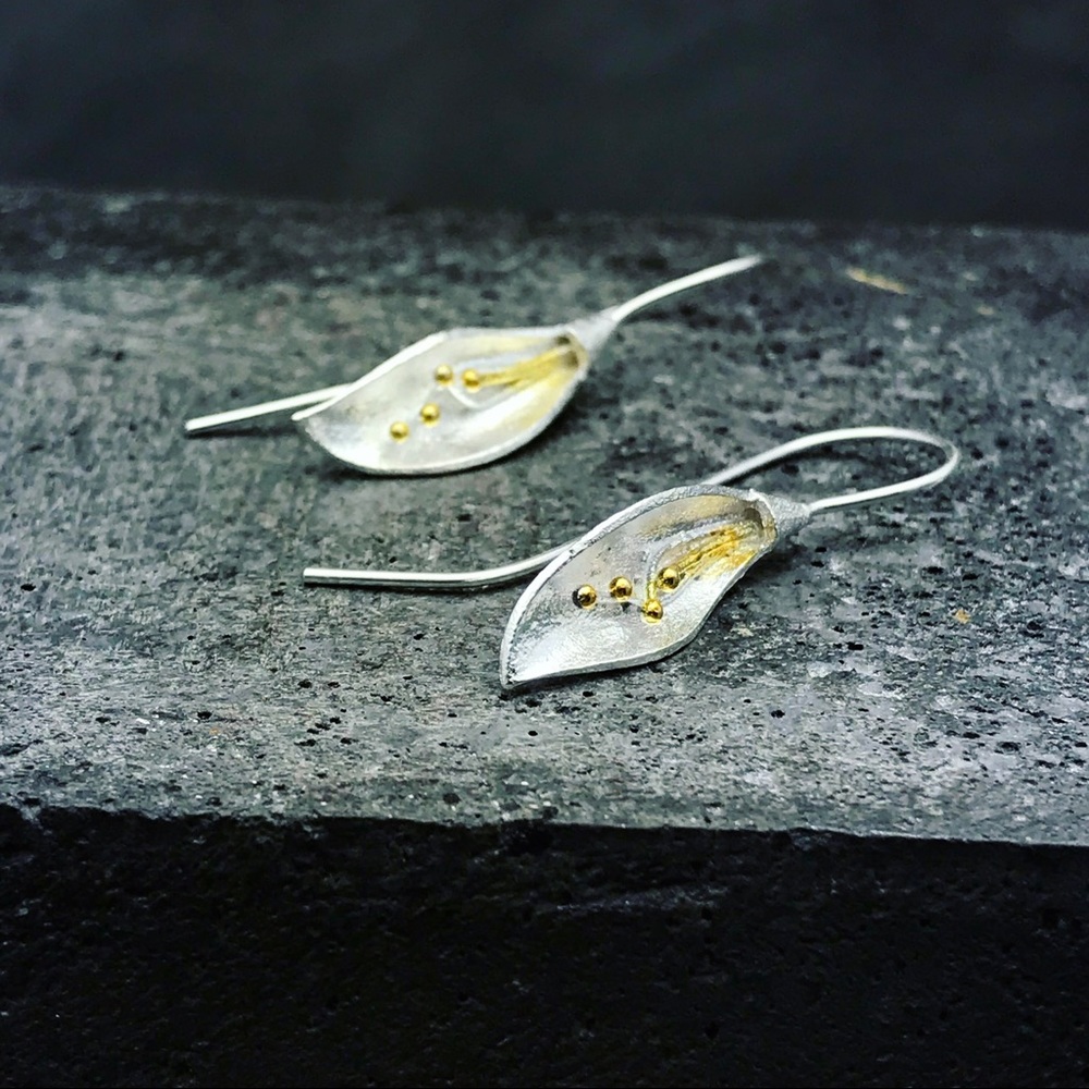Silver leaf earrings with touch of gold - Picture 4 of 6